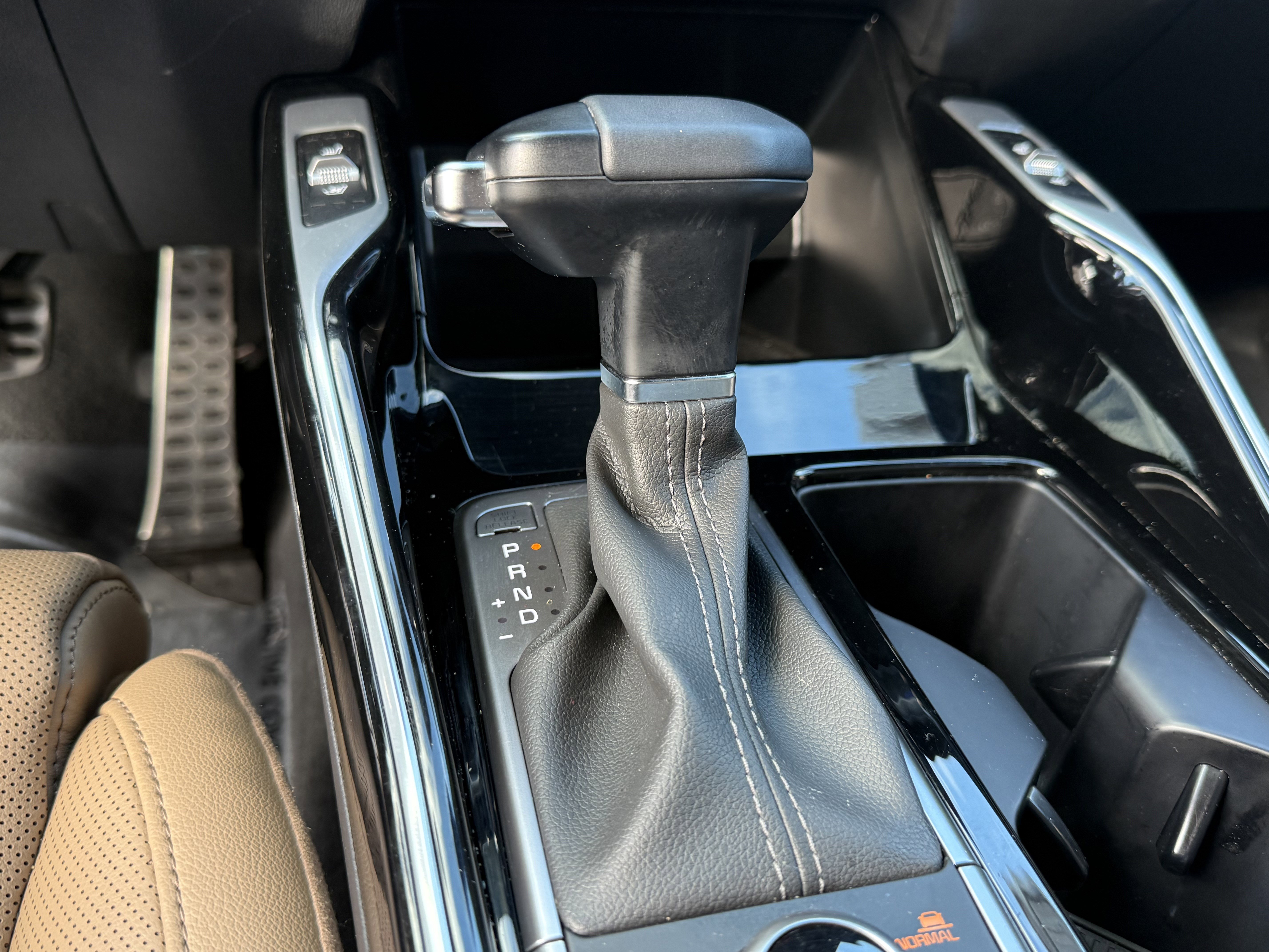 Certified 2024 Kia Sorento SX Prestige w/ Olive Brown Leather Package image 23