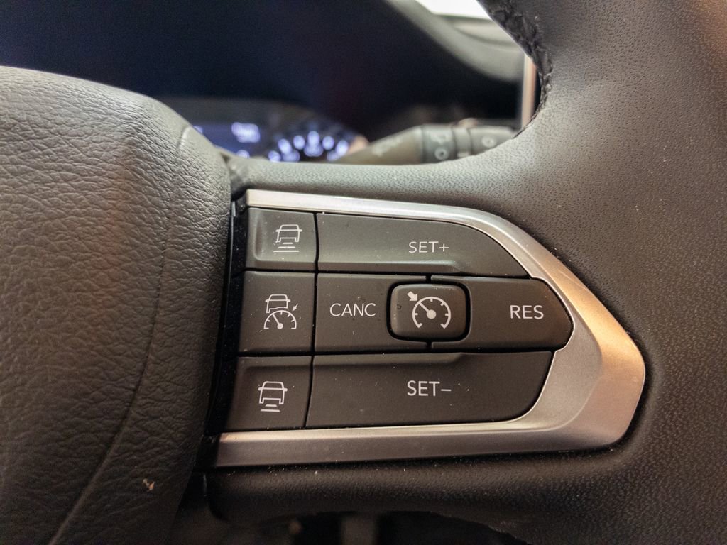 Used 2025 Jeep Compass Limited image 23