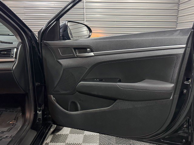 Used 2018 Hyundai Elantra SE w/ Cargo Package image 28