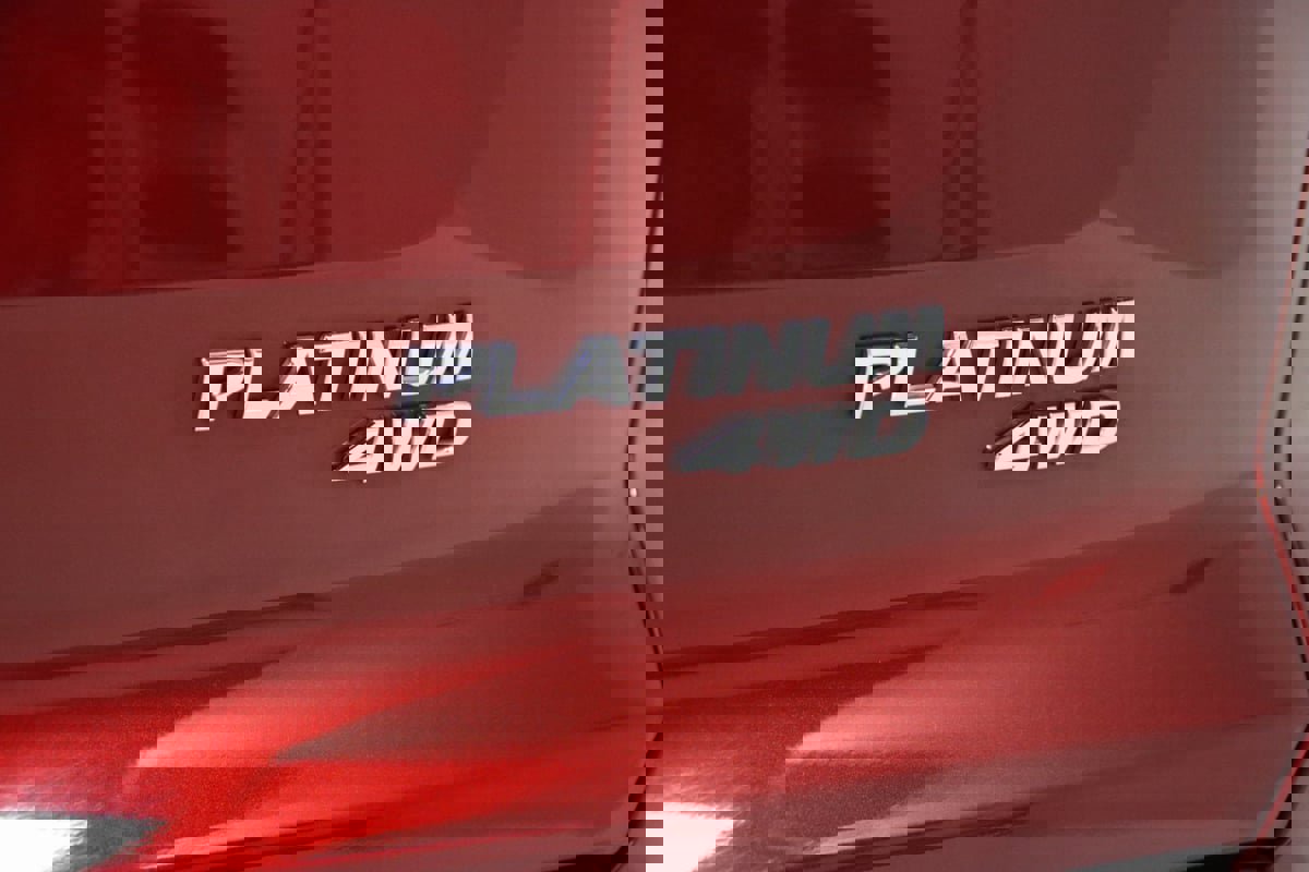 Used 2022 Nissan Pathfinder Platinum w/ Cargo Package image 11