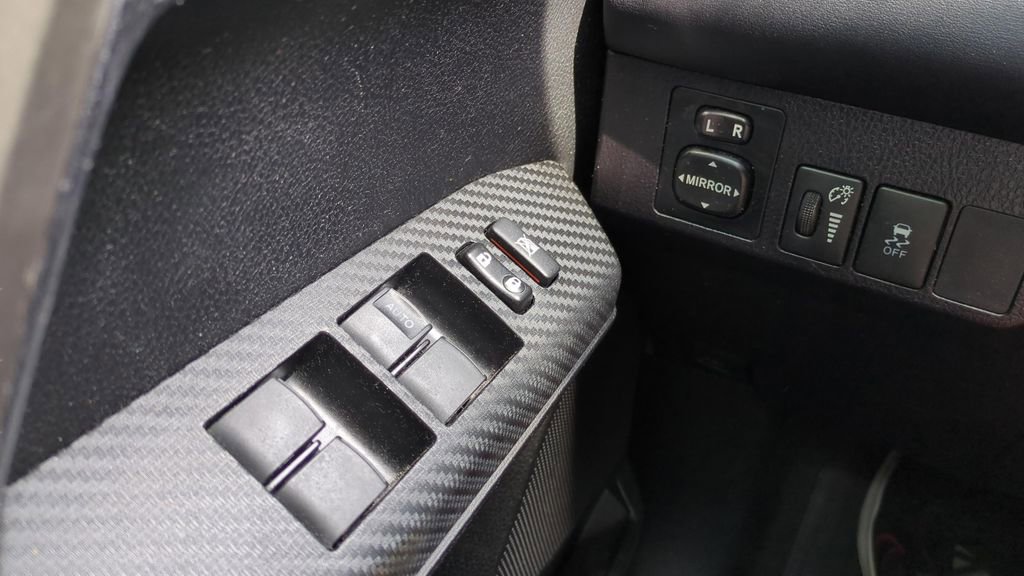 Used 2015 Toyota RAV4 XLE image 30