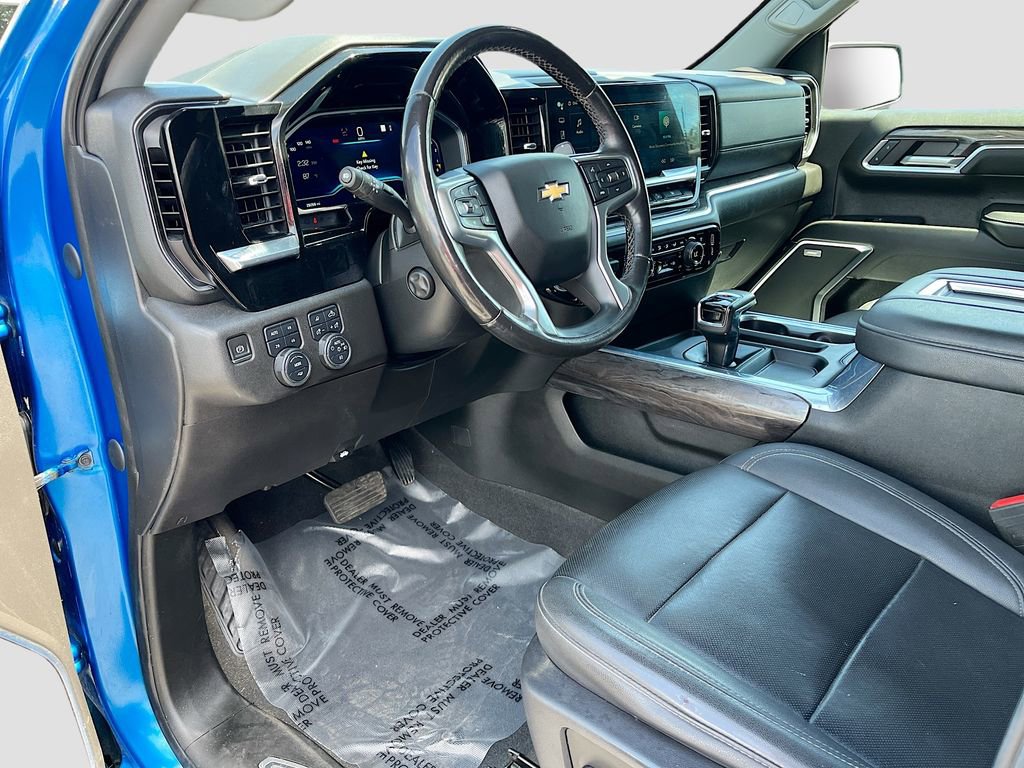 Used 2022 Chevrolet Silverado 1500 LTZ w/ LTZ Convenience Package II AWD/4WD image 9