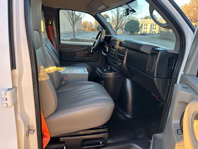 Used 2015 Chevrolet Express 2500 RWD image 10