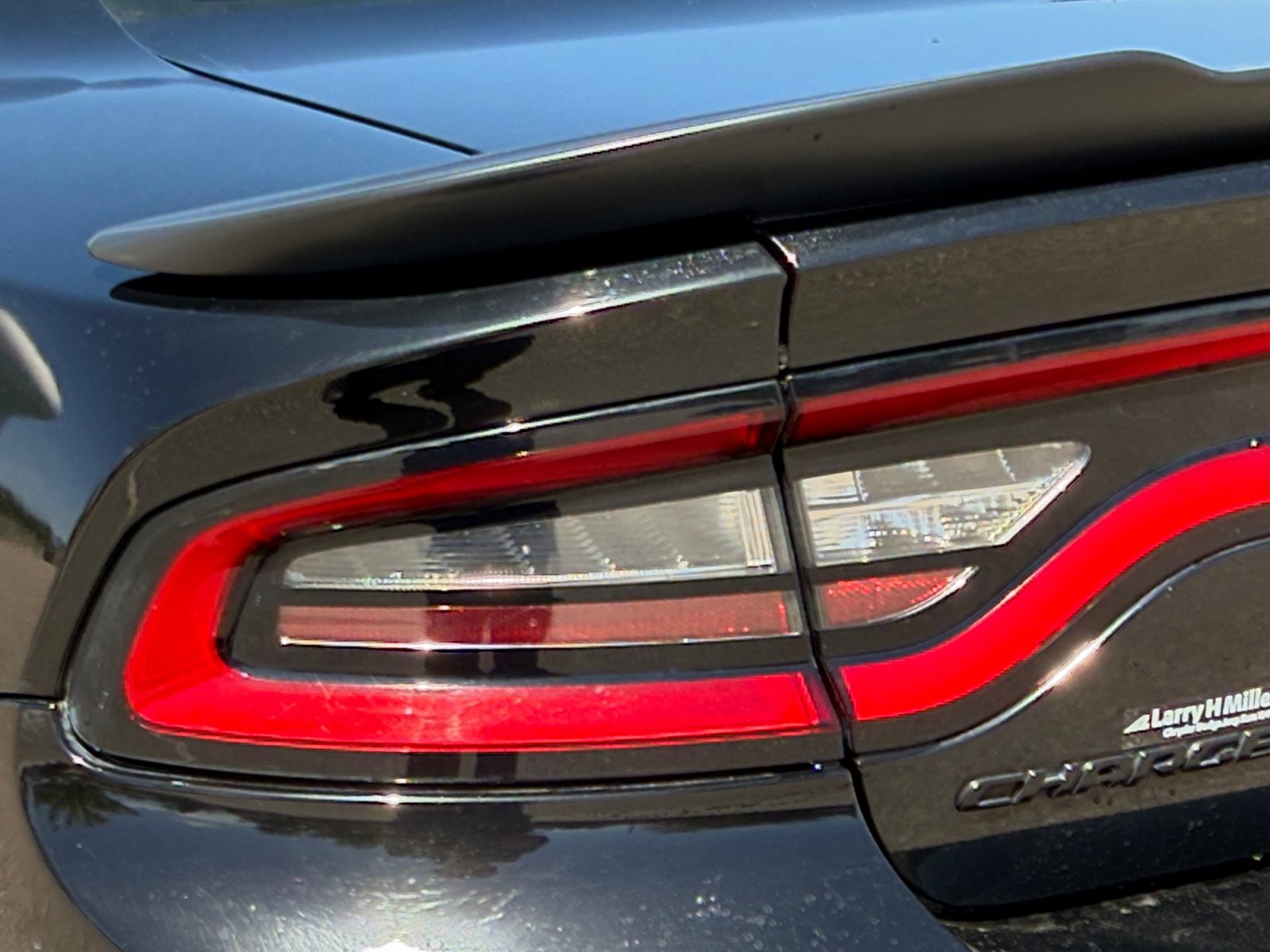 Used 2018 Dodge Charger SXT w/ Blacktop Package RWD image 13