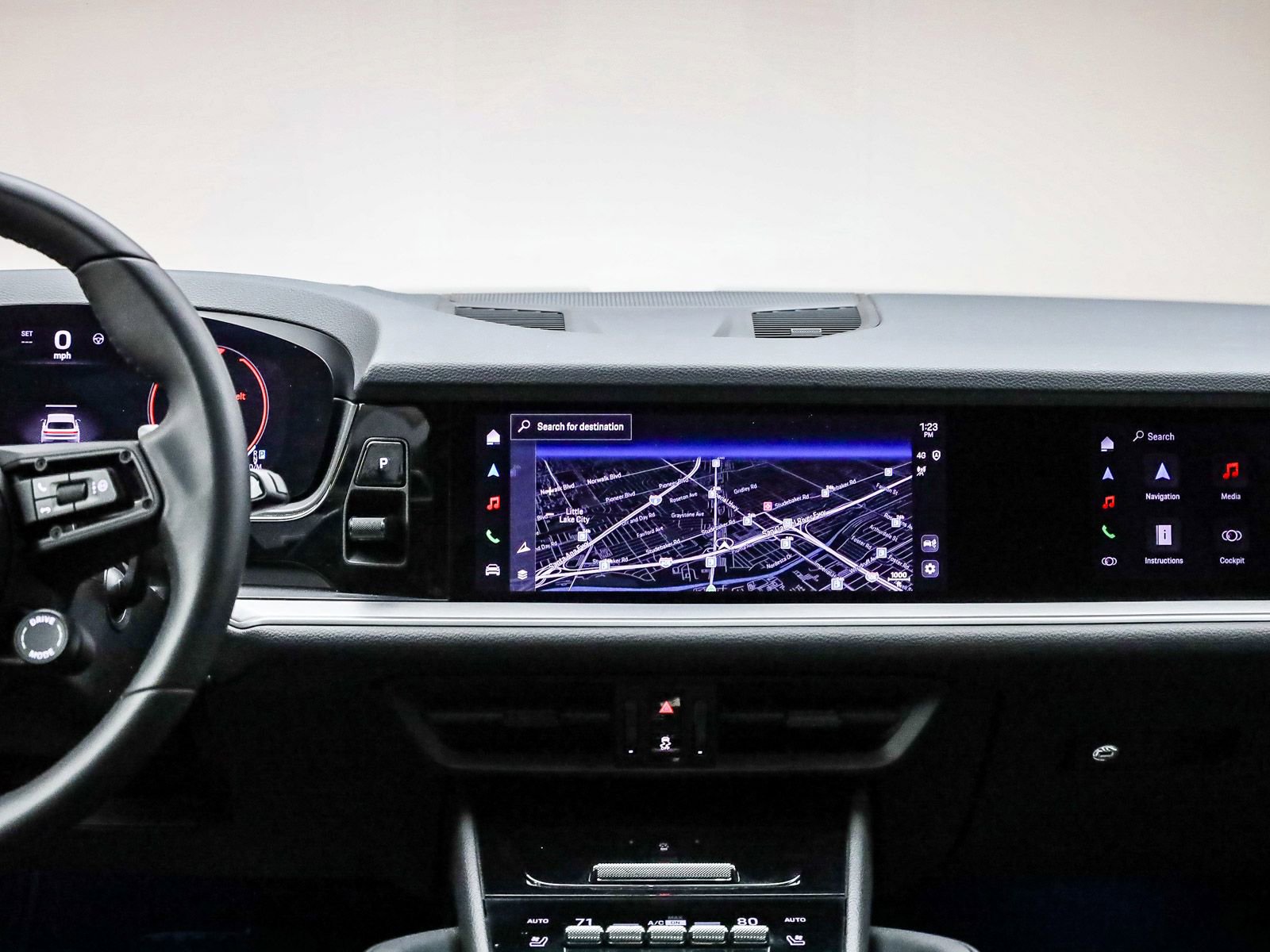 Certified 2025 Porsche Cayenne image 18