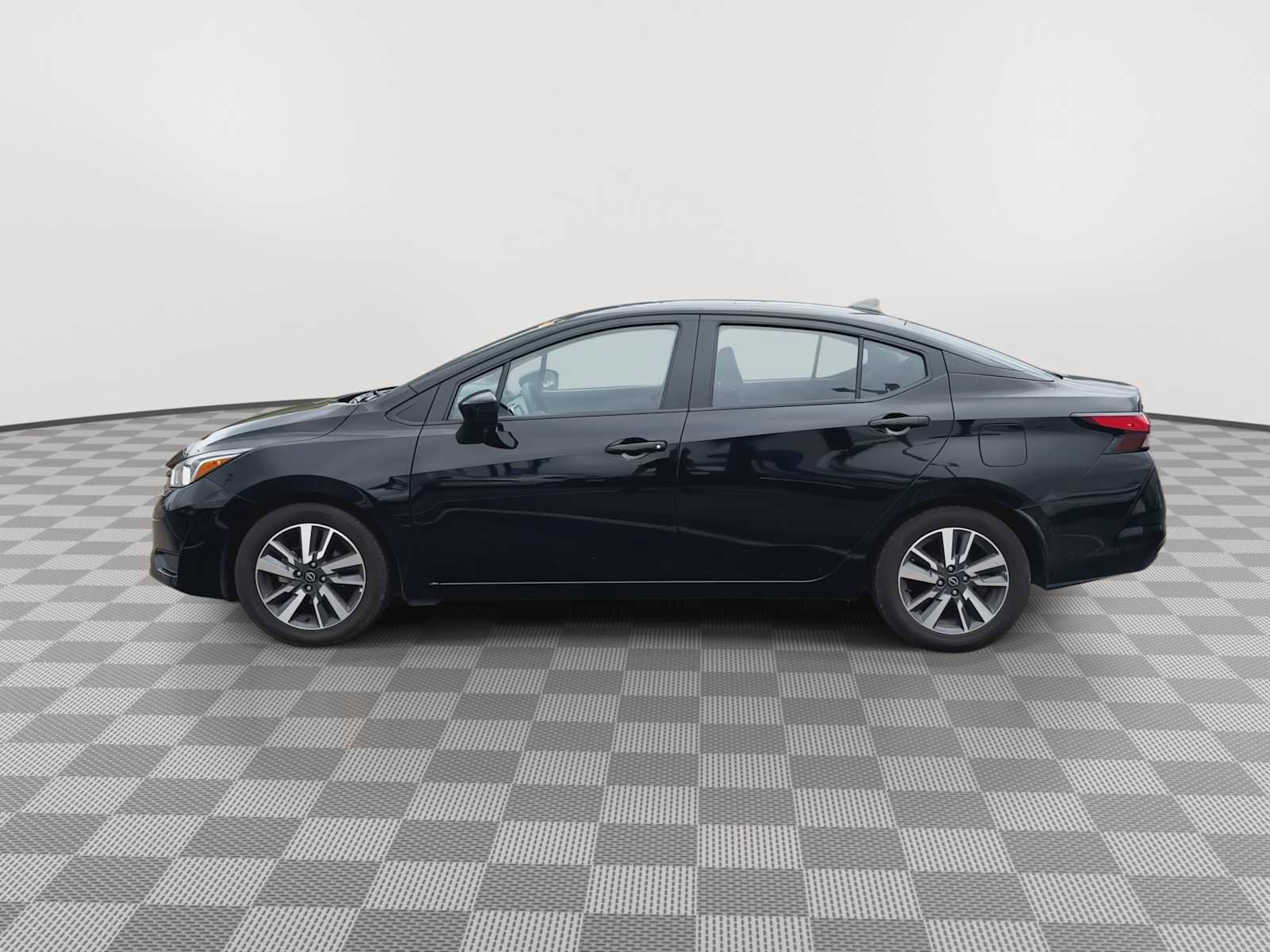 Used 2023 Nissan Versa SV FWD image 5