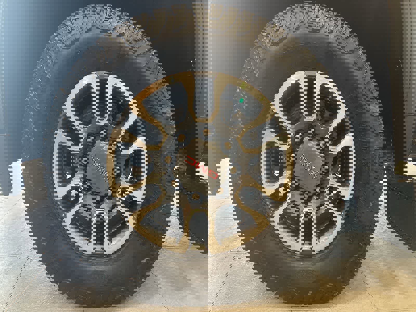 Used 2021 GMC Sierra 2500 AT4 w/ AT4 Preferred Package image 9