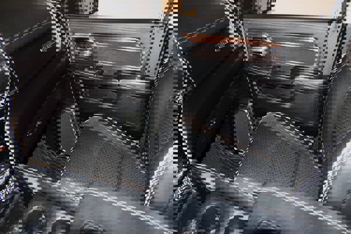 Used 2024 RAM 3500 Laramie image 62