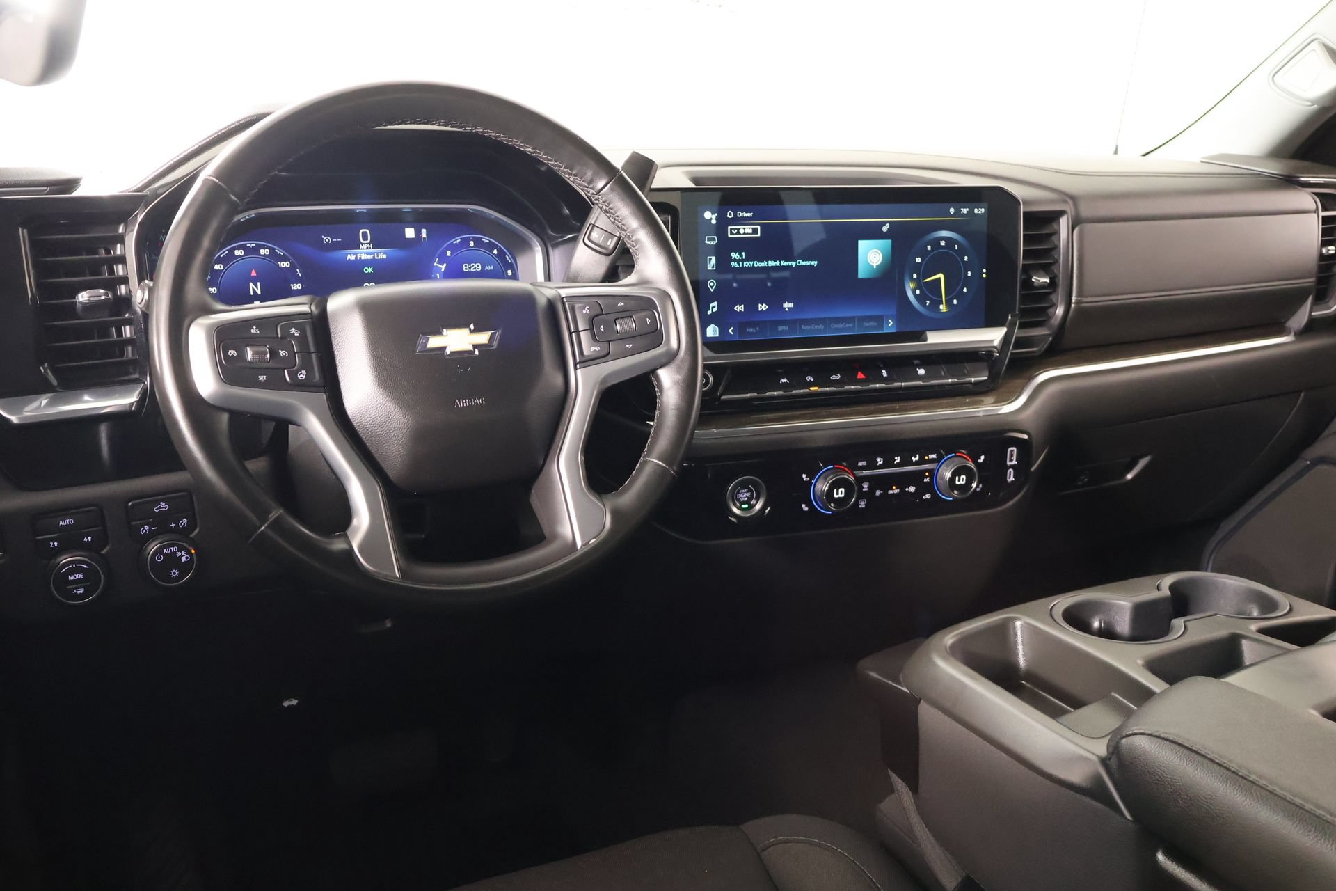 Used 2023 Chevrolet Silverado 1500 LT AWD/4WD image 2