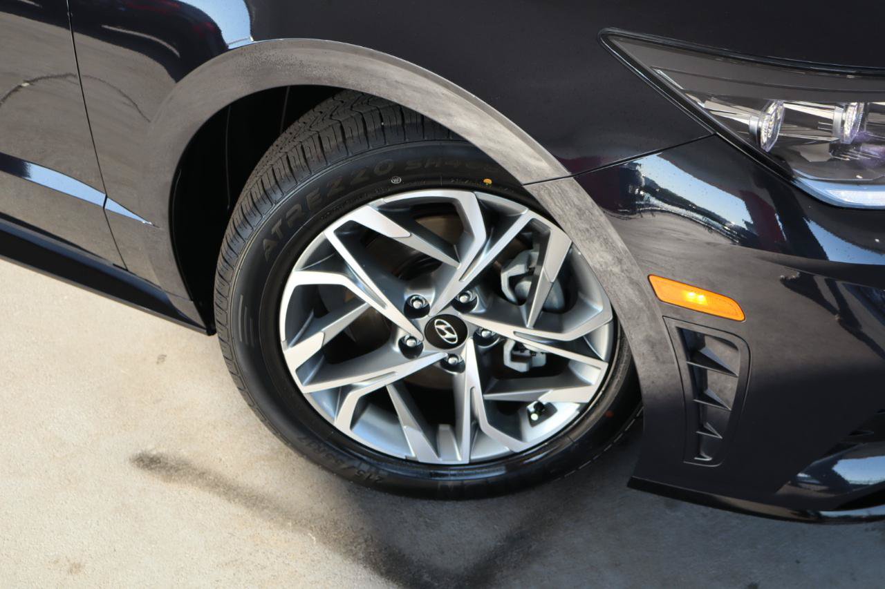 Used 2023 Hyundai Sonata SEL w/ Convenience Package FWD image 3