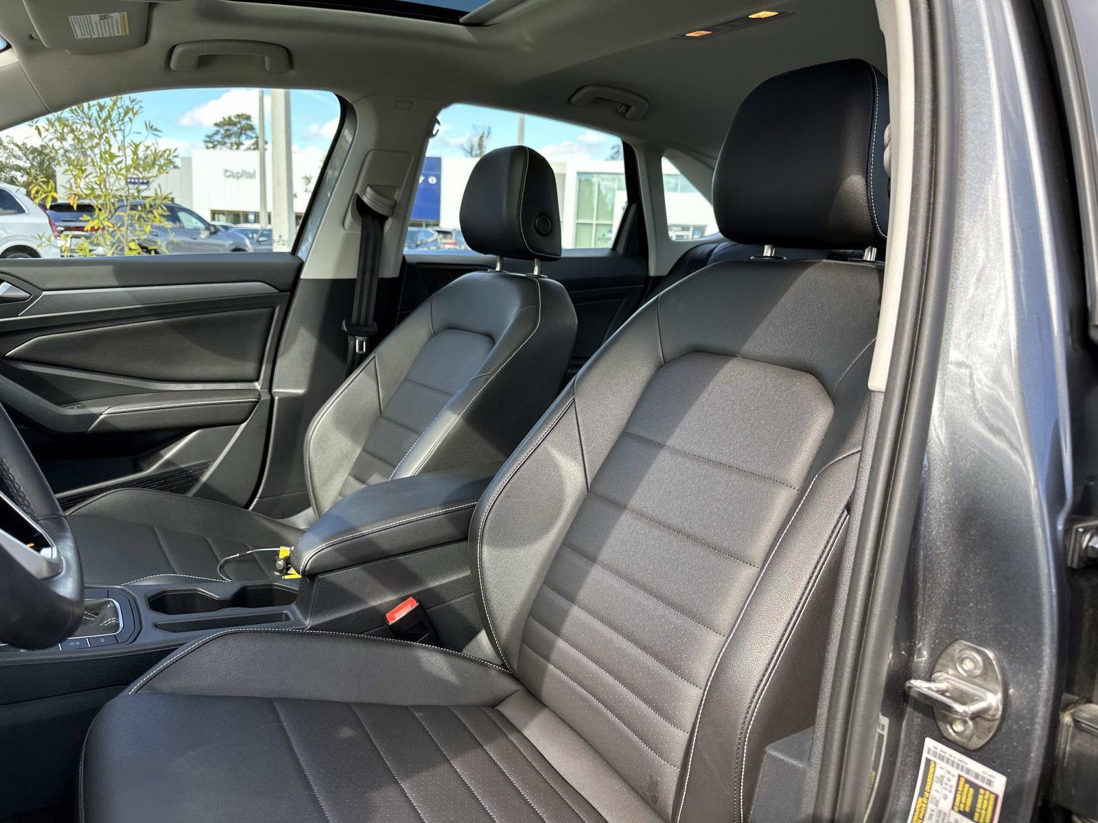 Used 2023 Volkswagen Jetta SE w/ Panoramic Sunroof Package image 18