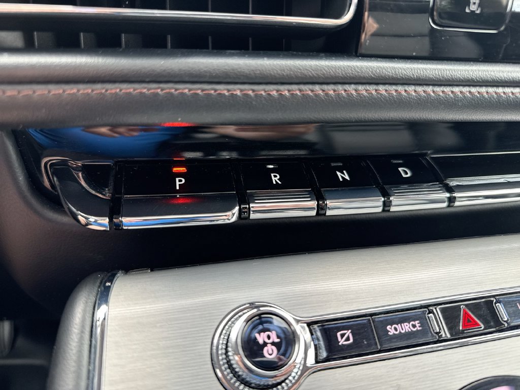 Used 2023 Lincoln Aviator AWD w/ Premium Package image 17