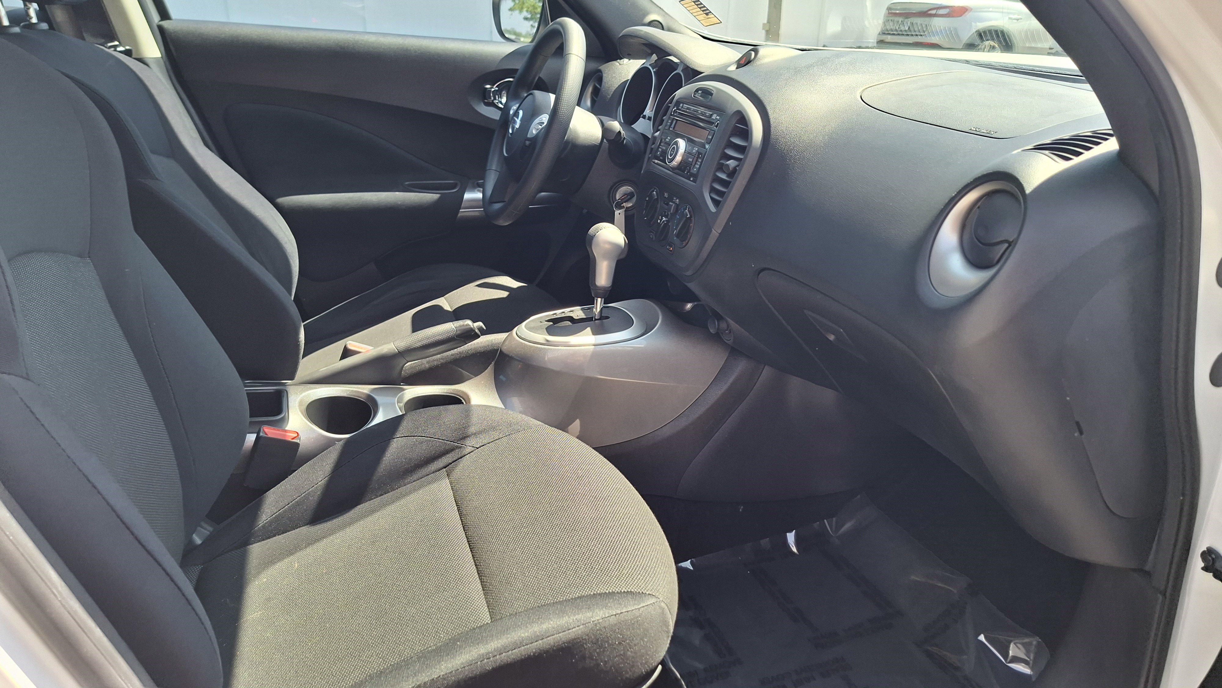 Used 2013 Nissan Juke S FWD image 21