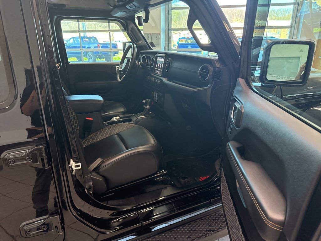Used 2021 Jeep Gladiator Overland image 16