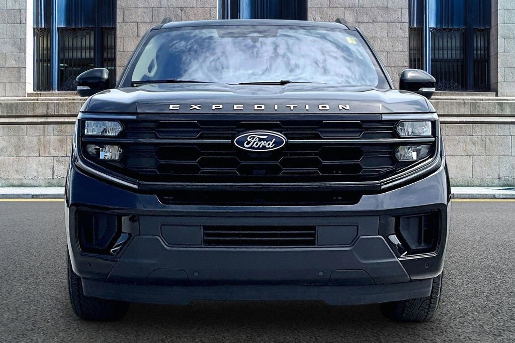 Used 2025 Ford Expedition Max Active AWD/4WD image 3