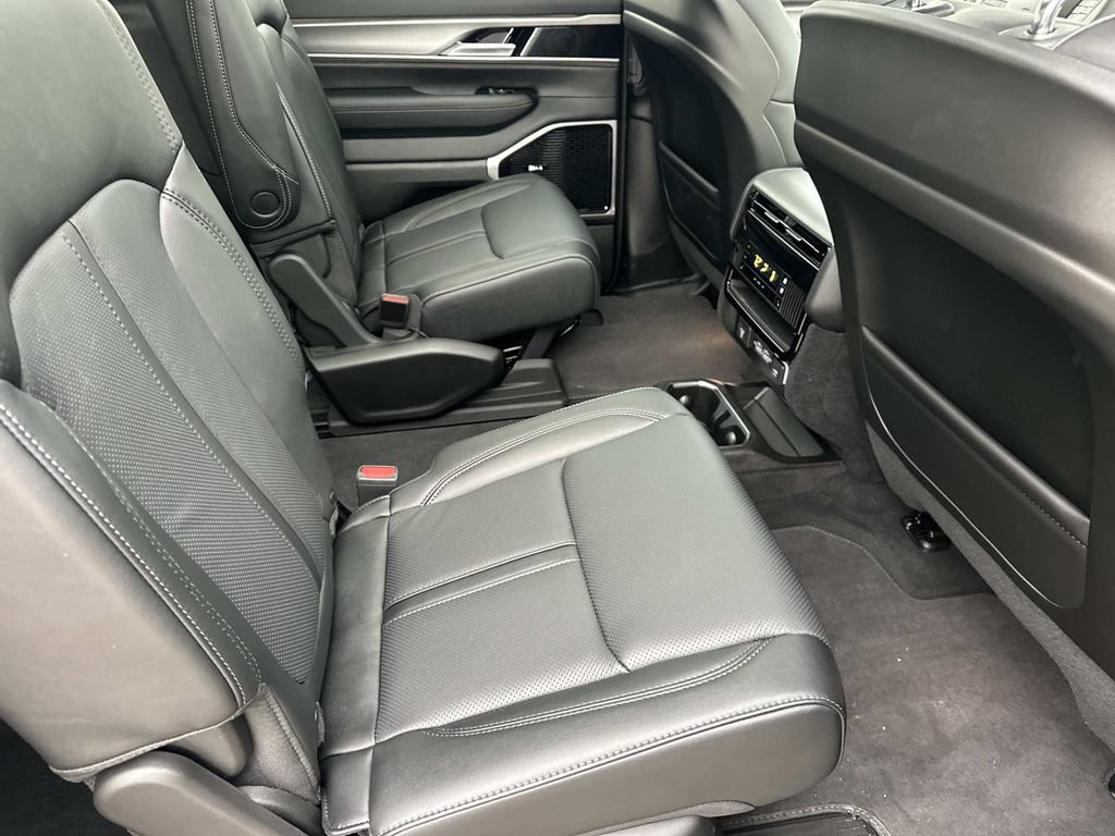 New 2026 Jeep Grand Wagoneer Limited AWD/4WD image 19