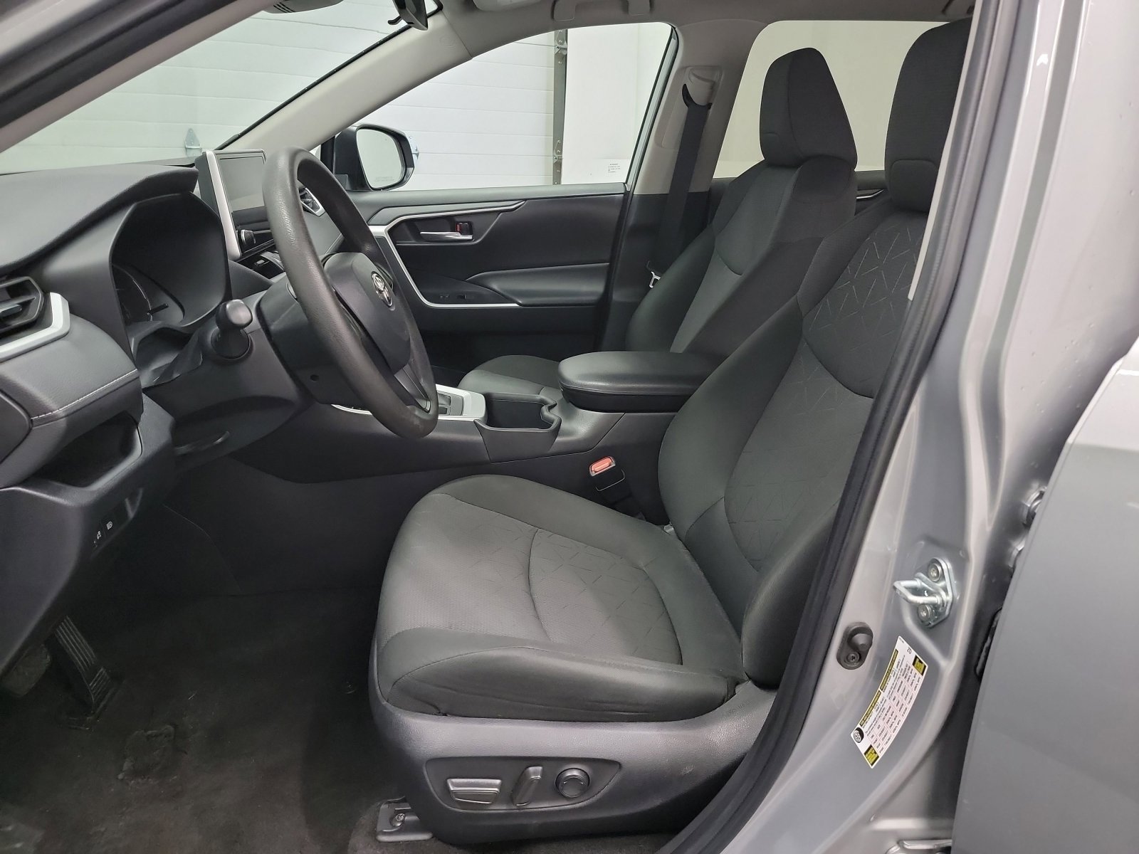 Used 2023 Toyota RAV4 XLE AWD/4WD image 12