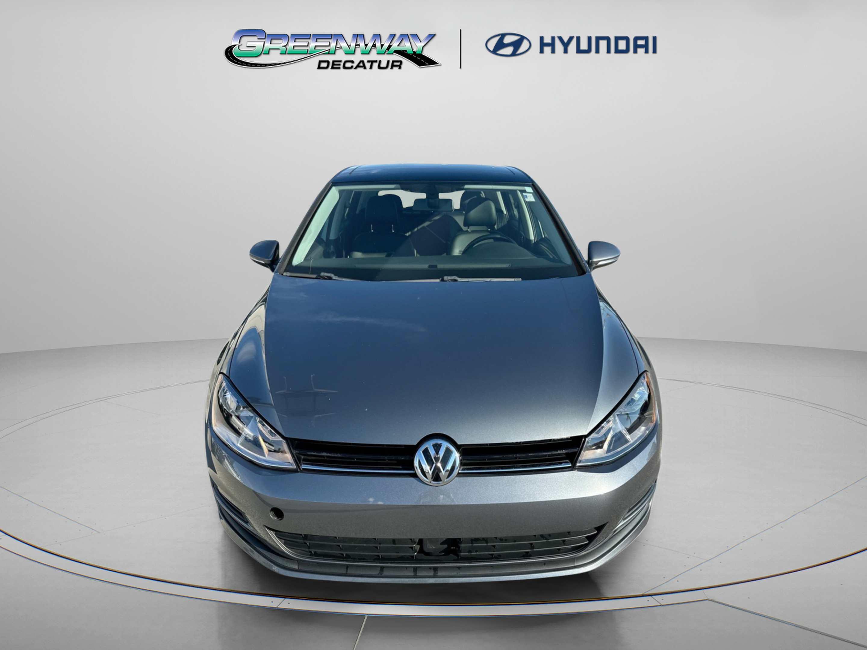 Used 2017 Volkswagen Golf 4-Door FWD image 3