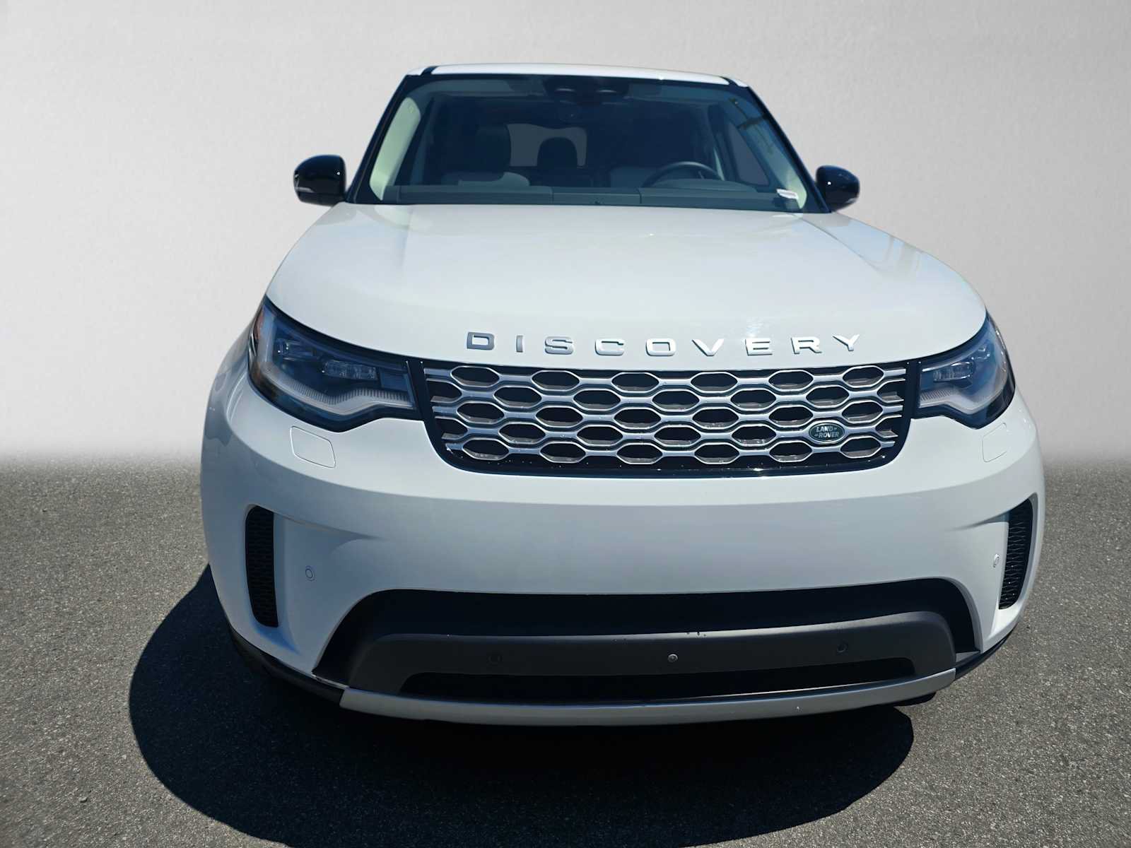 Used 2025 Land Rover Discovery S AWD/4WD image 8