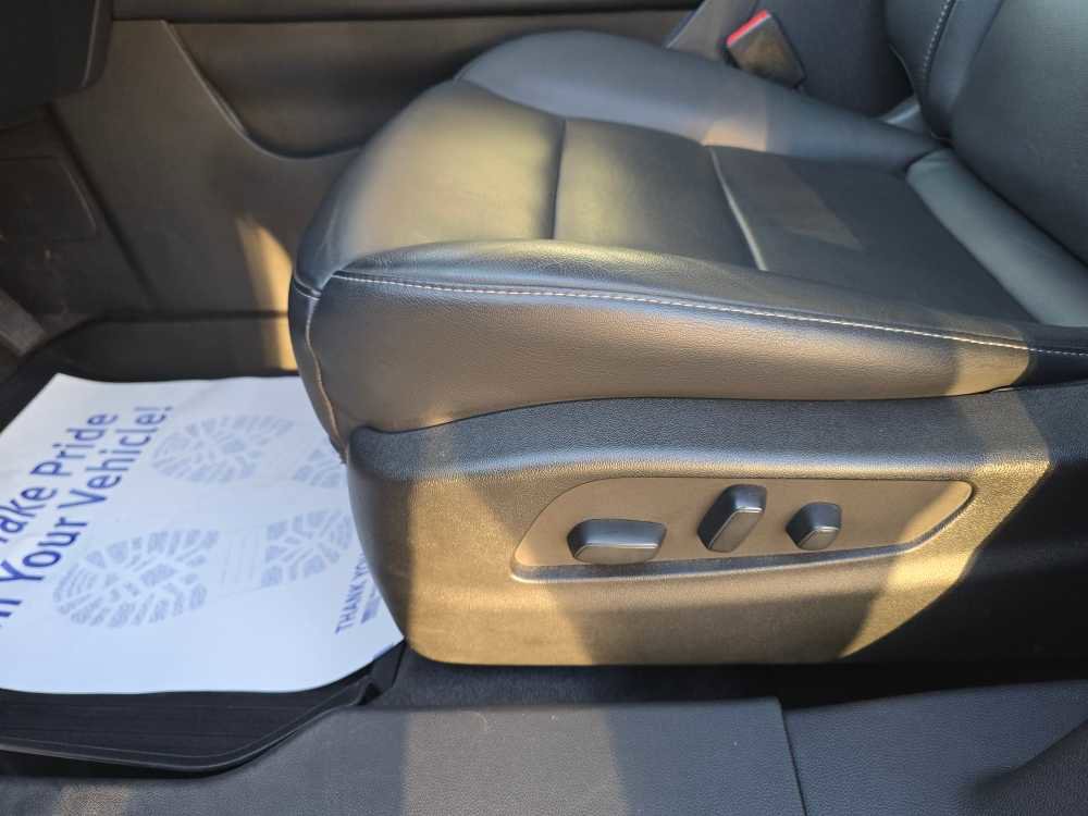 Used 2023 Cadillac XT4 Premium Luxury w/ Technology Package image 16