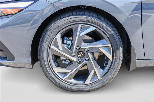 New 2025 Hyundai Elantra SEL image 9