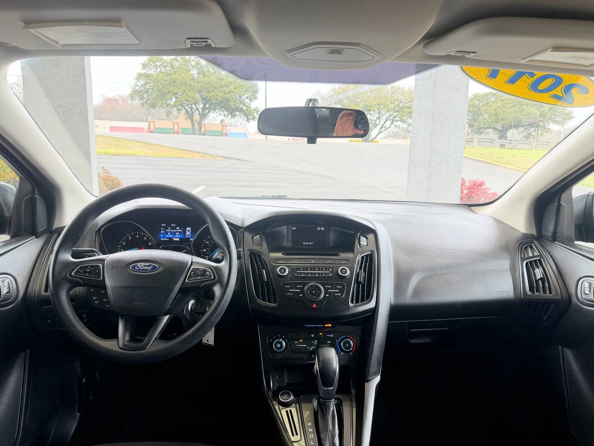 Used 2017 Ford Focus SE image 9