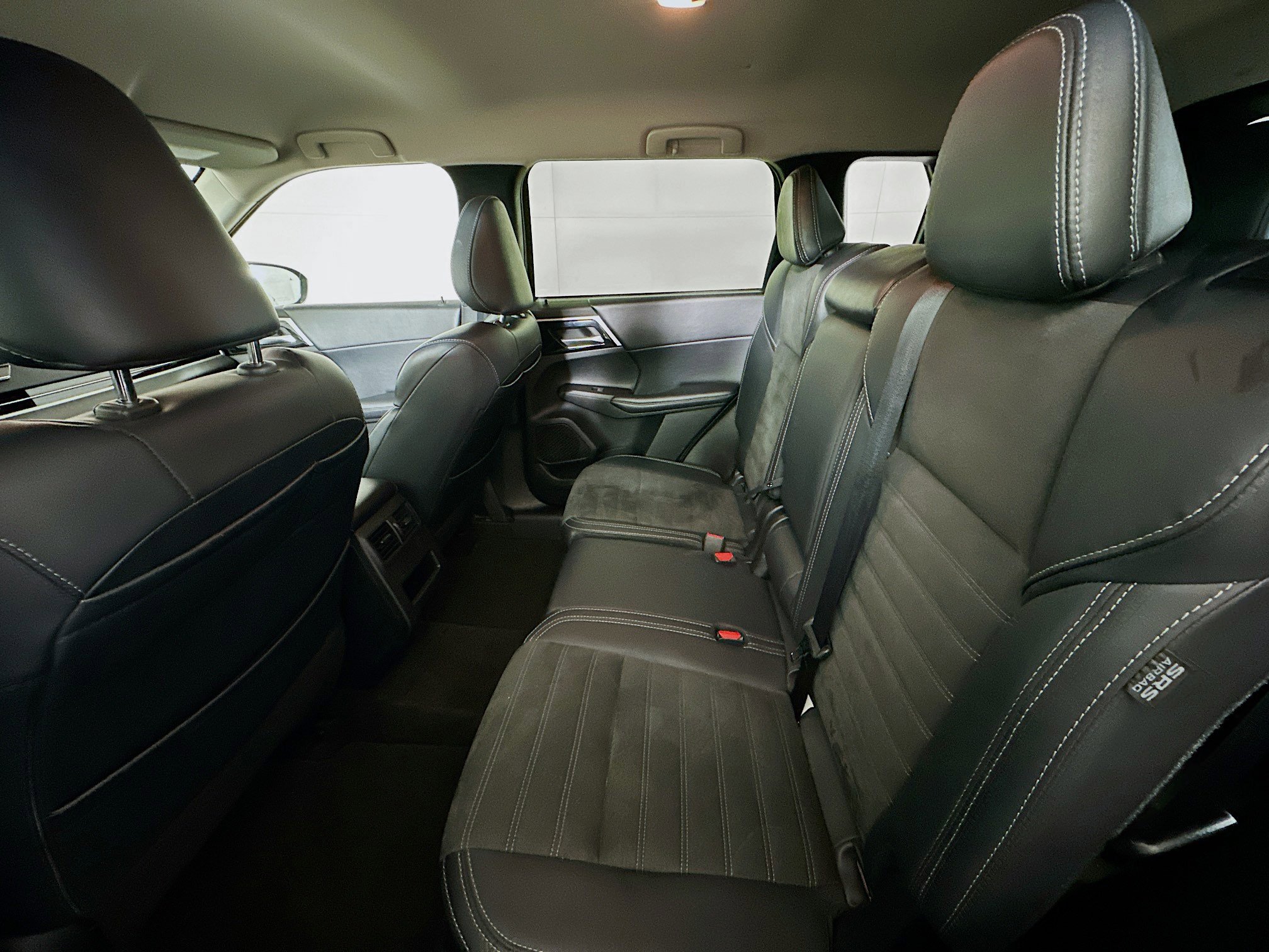 Used 2024 Mitsubishi Outlander SE image 29