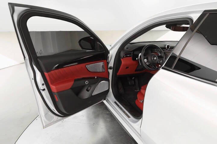 Used 2023 Maserati Grecale Modena image 9
