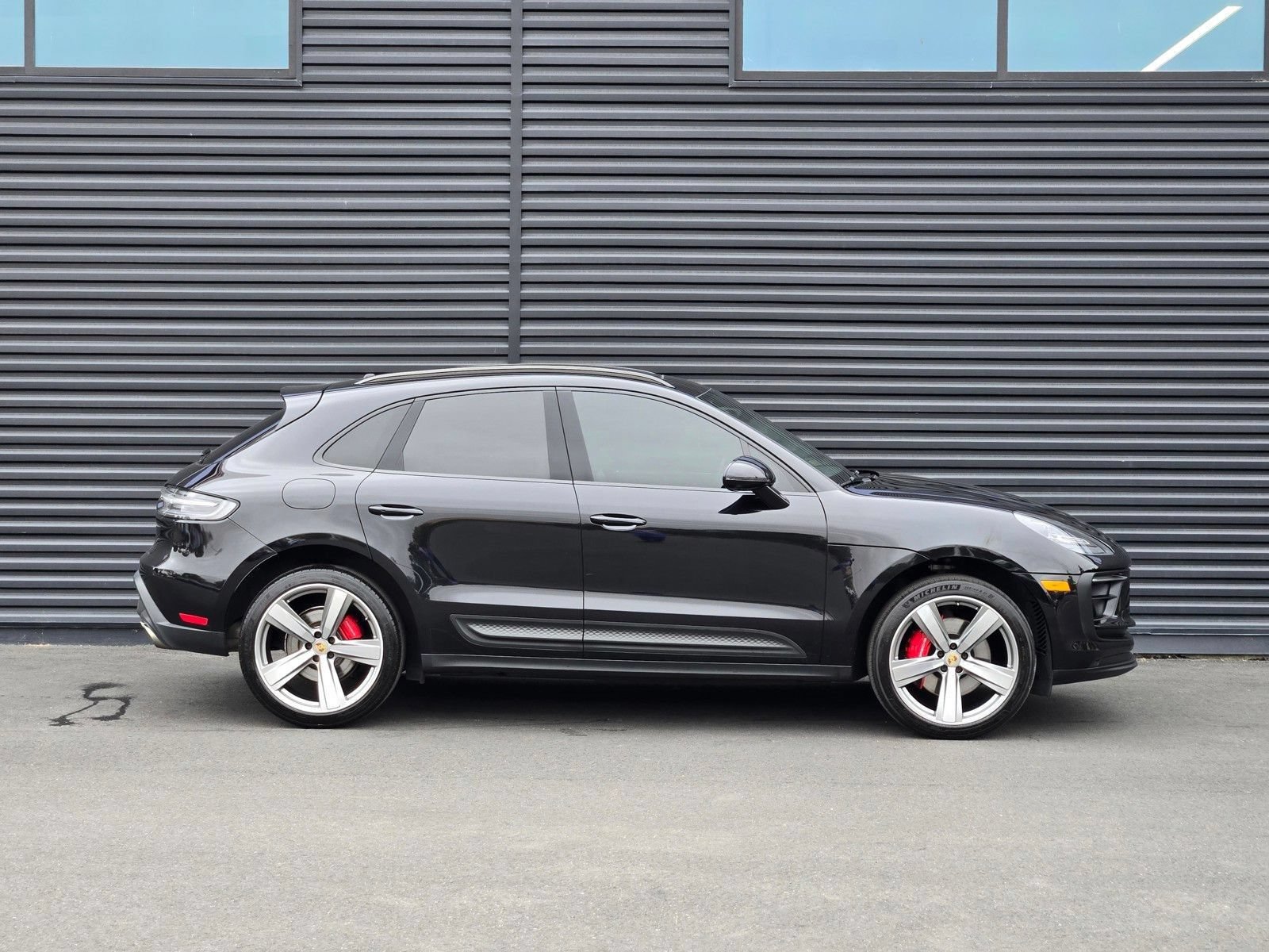 Certified 2024 Porsche Macan S AWD/4WD image 9