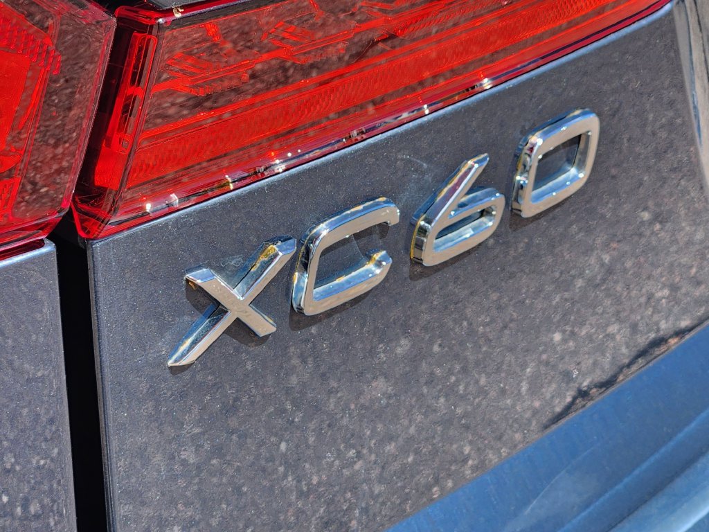 Used 2025 Volvo XC60 B5 Core AWD/4WD image 31