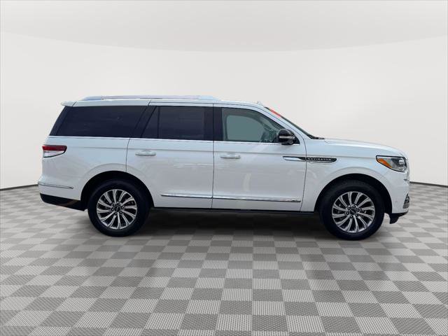 Used 2022 Lincoln Navigator 4WD image 8