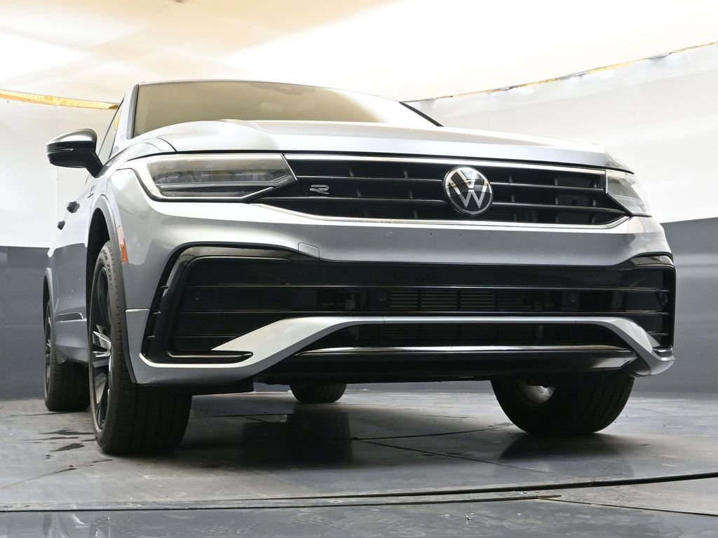 Used 2024 Volkswagen Tiguan SE R-Line AWD/4WD image 36