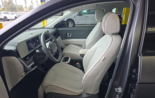 Used 2022 Hyundai Ioniq 5 Limited w/ Cargo Package AWD/4WD image 5