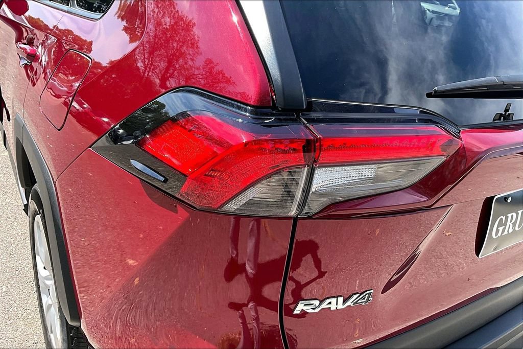 Used 2024 Toyota RAV4 LE AWD/4WD image 40