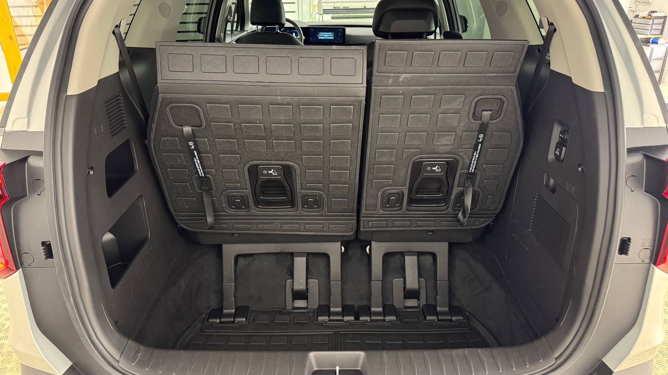 Used 2026 Kia Carnival SX Prestige image 28