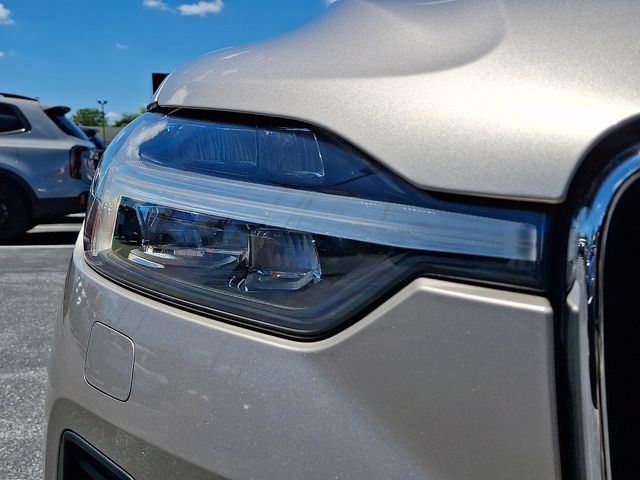 Used 2023 Volvo XC60 B5 Plus AWD/4WD image 9