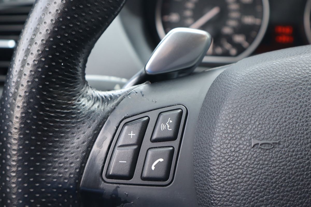 Used 2010 BMW 135i Convertible image 12