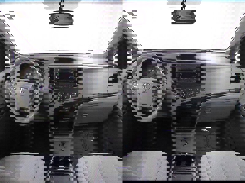 Used 2014 Toyota Sienna LE image 8