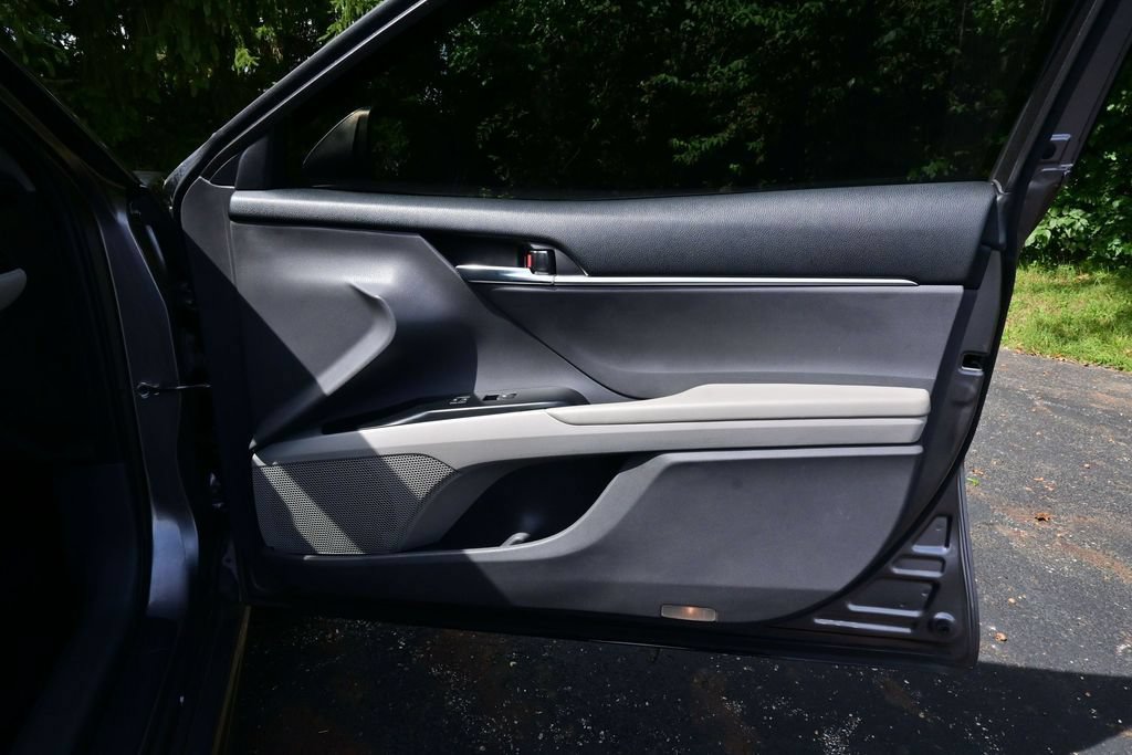 Used 2018 Toyota Camry SE w/ Moonroof Package FWD image 41