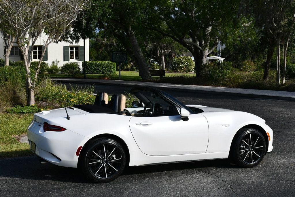 Used 2024 MAZDA MX-5 Miata Grand Touring RWD image 6
