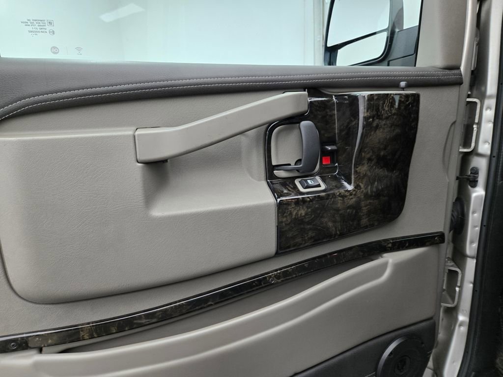 Used 2023 Chevrolet Express 2500 Extended image 17