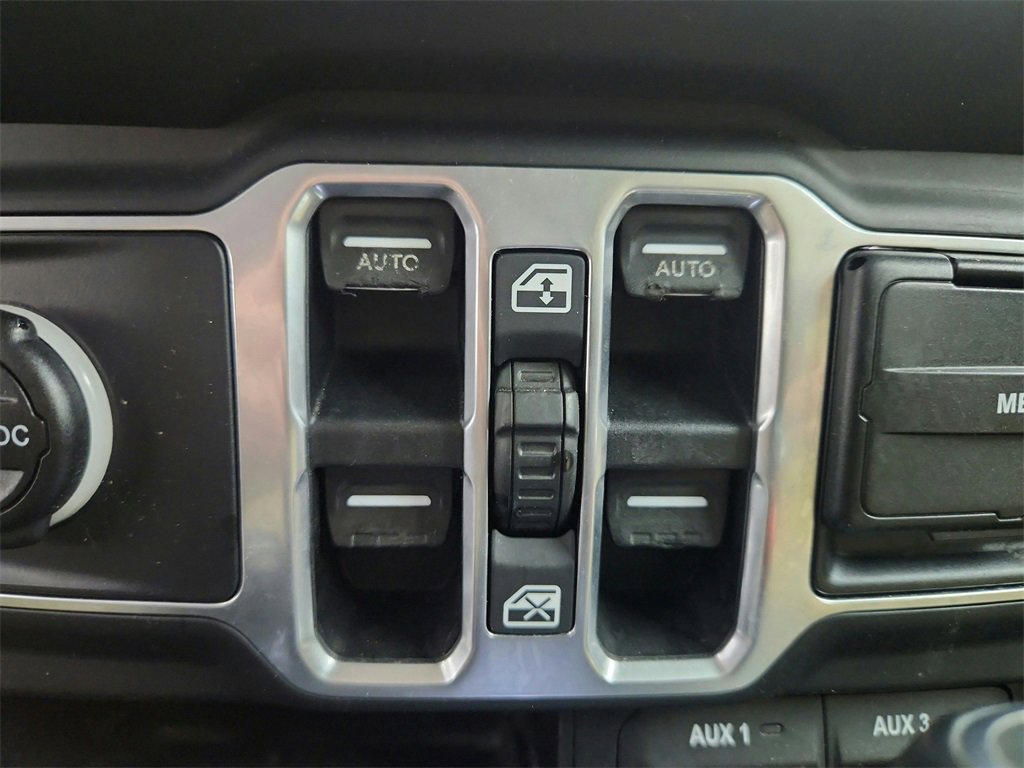 Used 2018 Jeep Wrangler Unlimited Sahara w/ Dual Top Group image 20