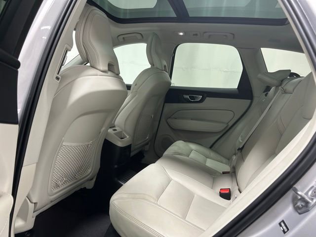 Used 2022 Volvo XC60 T8 Inscription w/ Advanced Package image 13