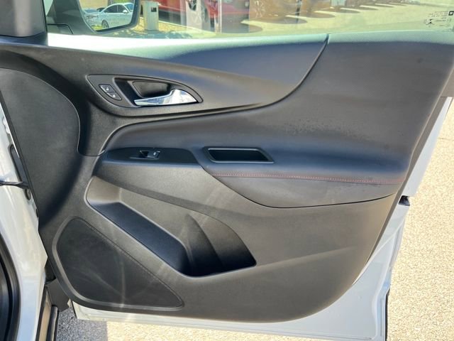 Used 2022 Chevrolet Equinox RS w/ Infotainment Package image 17