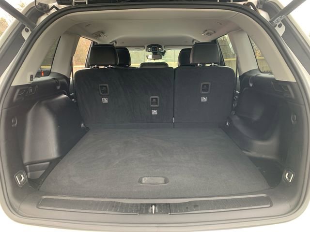 Used 2023 Jeep Grand Cherokee Limited w/ Black Appearance Package image 13