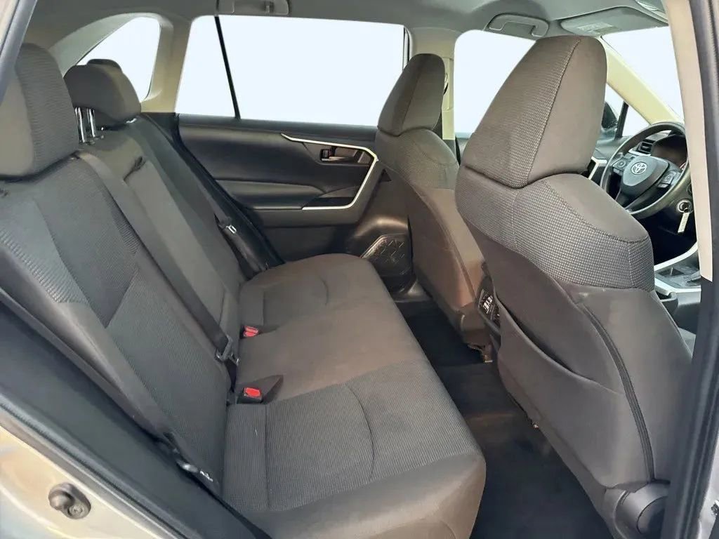 Used 2022 Toyota RAV4 LE FWD image 30