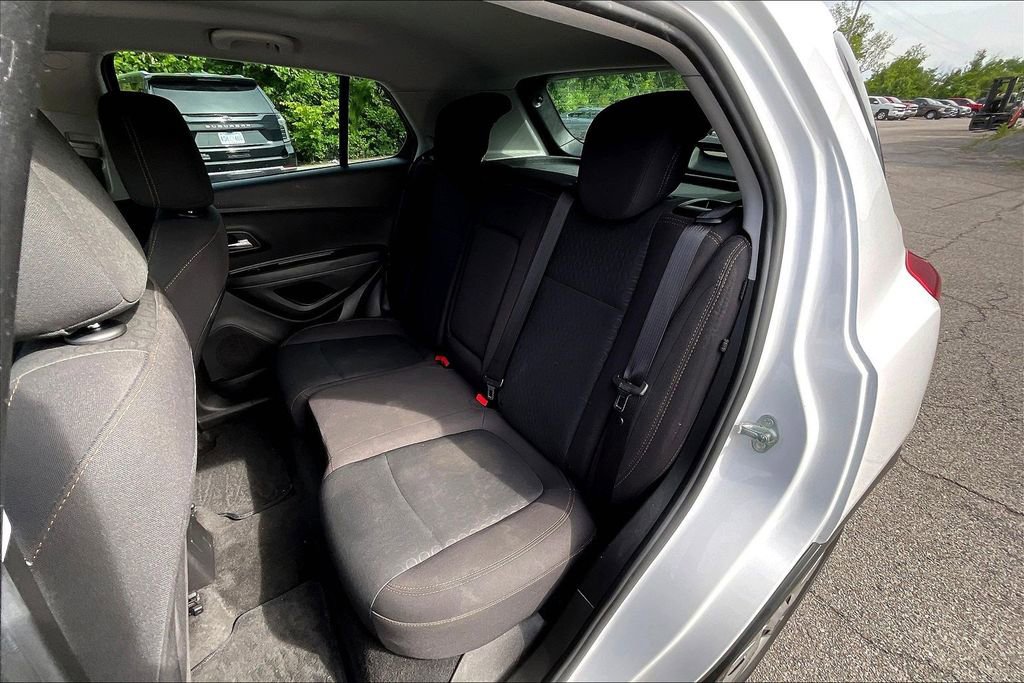 Used 2019 Chevrolet Trax LS FWD image 26