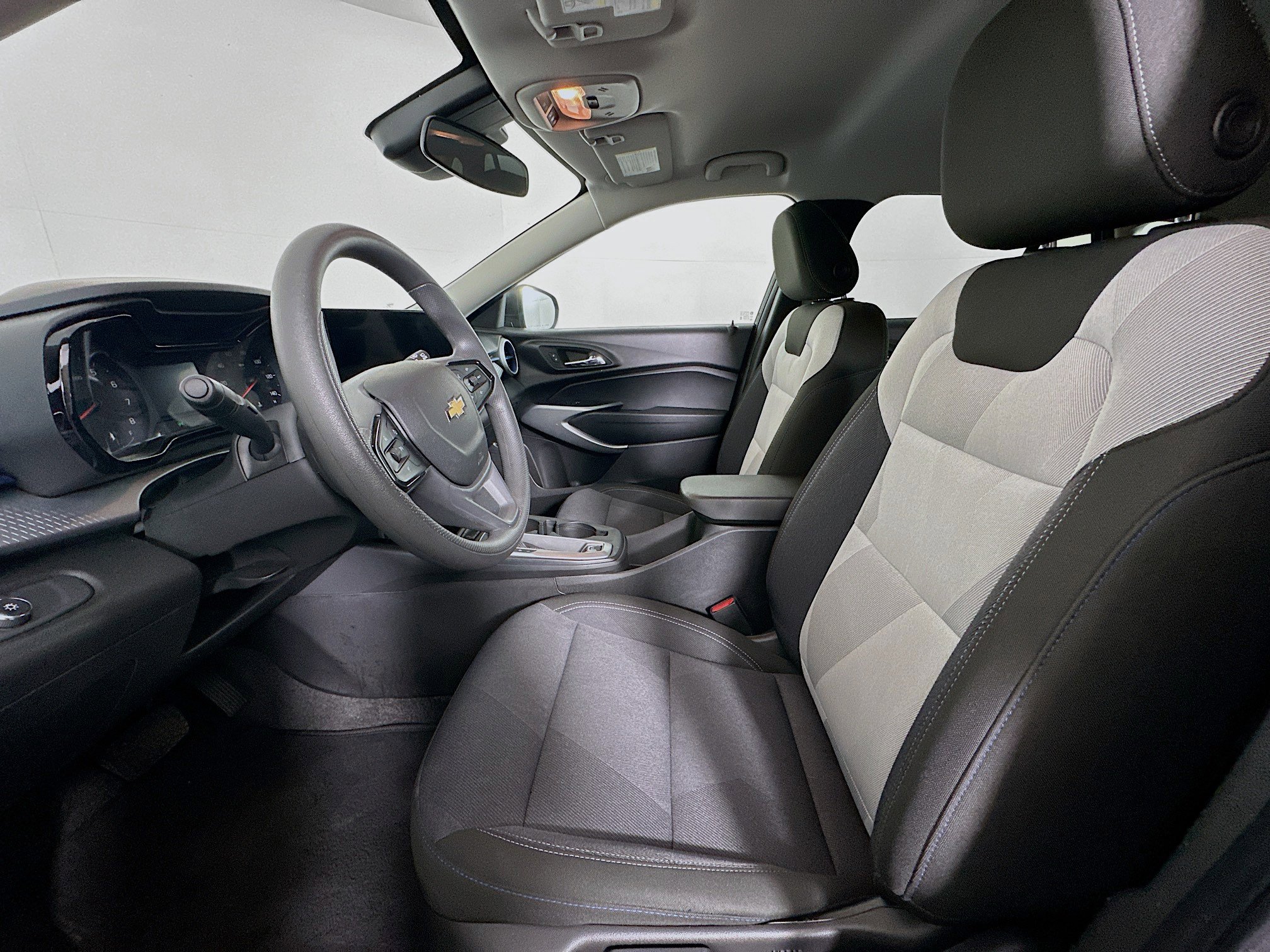 Used 2025 Chevrolet Trax LS image 13