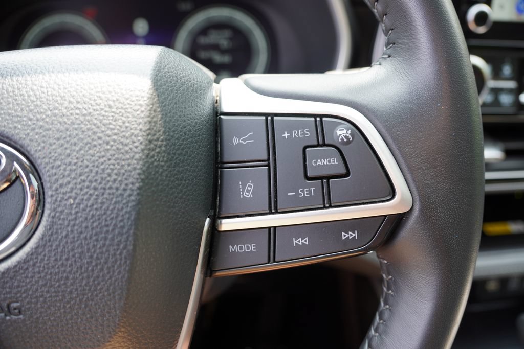 Used 2025 Toyota Highlander XSE AWD/4WD image 35