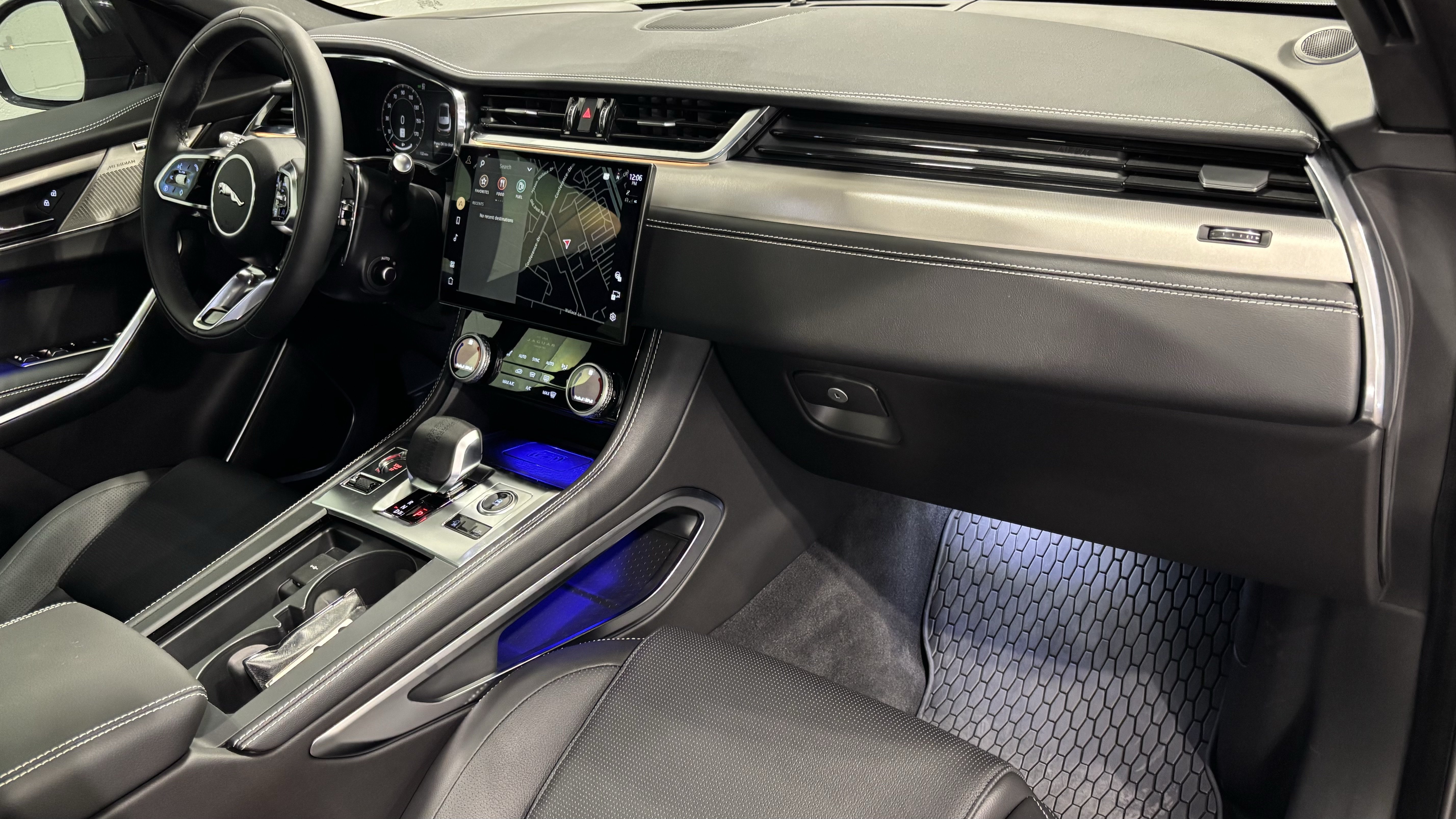 New 2026 Jaguar F-PACE R-Dynamic S AWD/4WD image 4